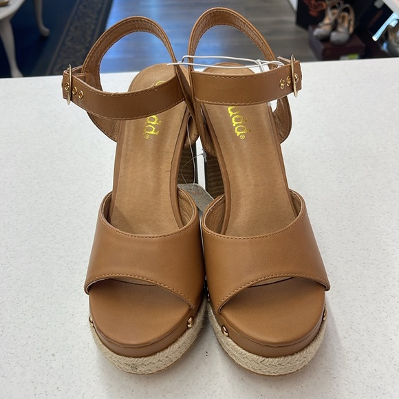 Mudd tan chunky heels, NWT, size 9 - Picture 2 of 5